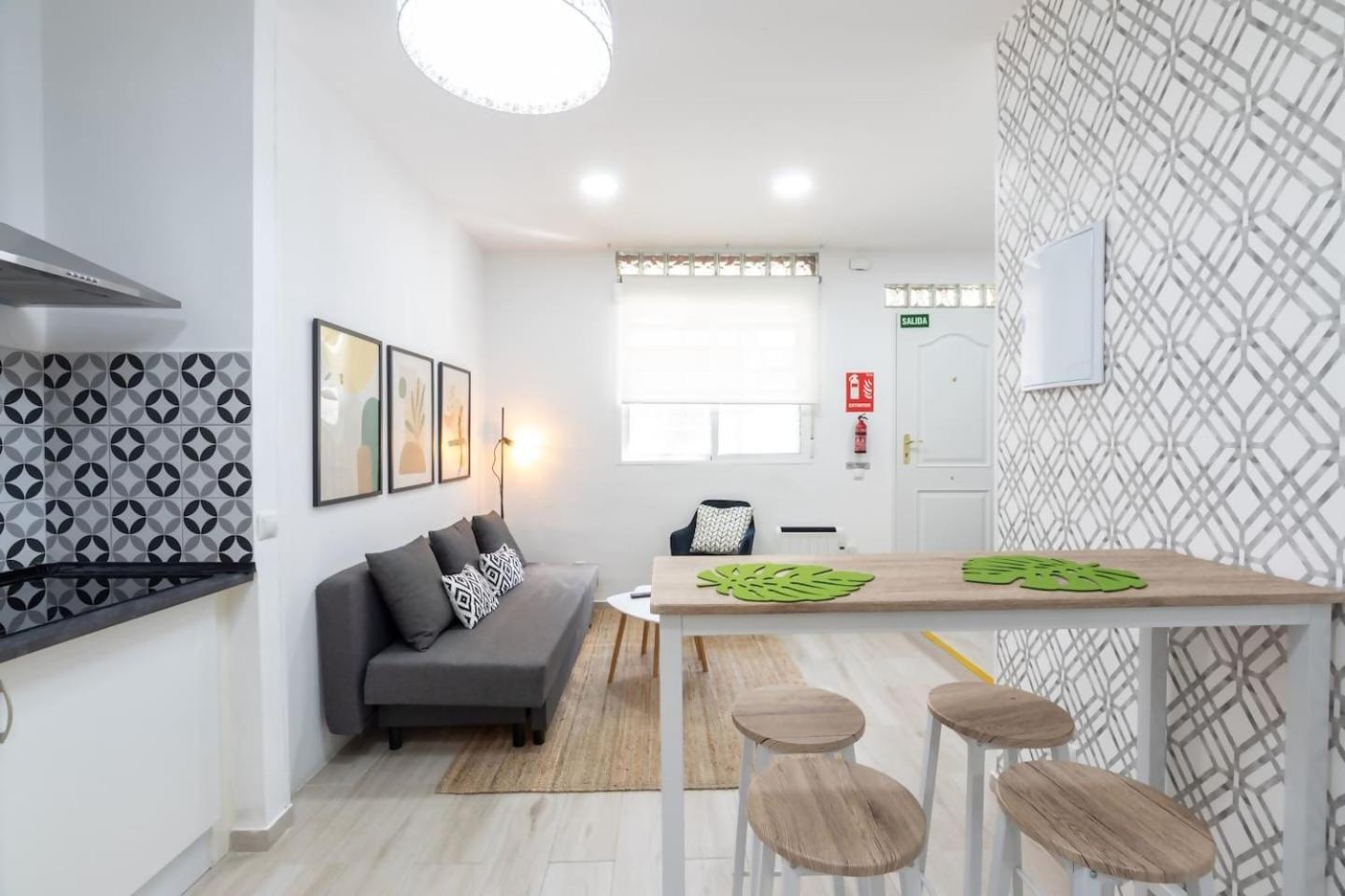 Apartment Market Martinez De La Riva I *