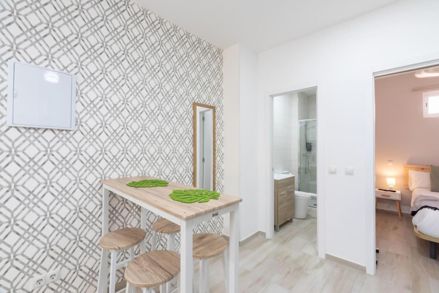 Apartment Market Martinez De La Riva I
