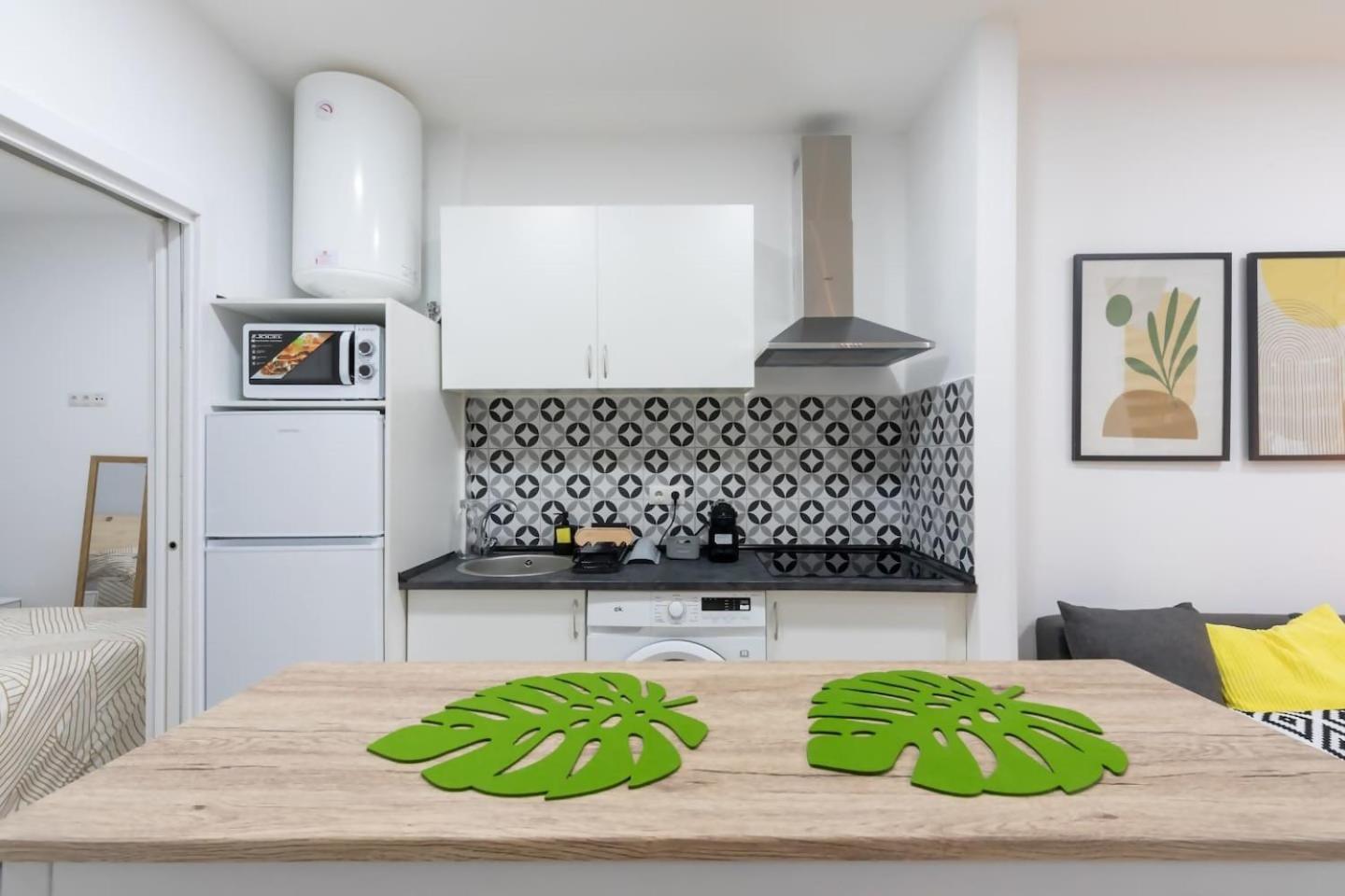 Apartment Market Martinez De La Riva I *