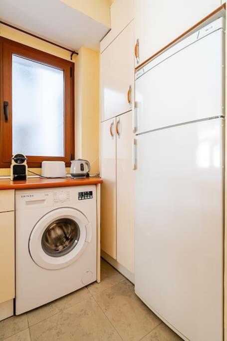 Silencioso, Bien Situado Y Luz Natural Apartamento *
