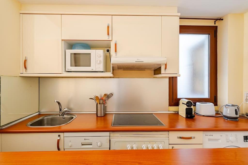 Apartamento Silencioso, Bien Situado Y Luz Natural *