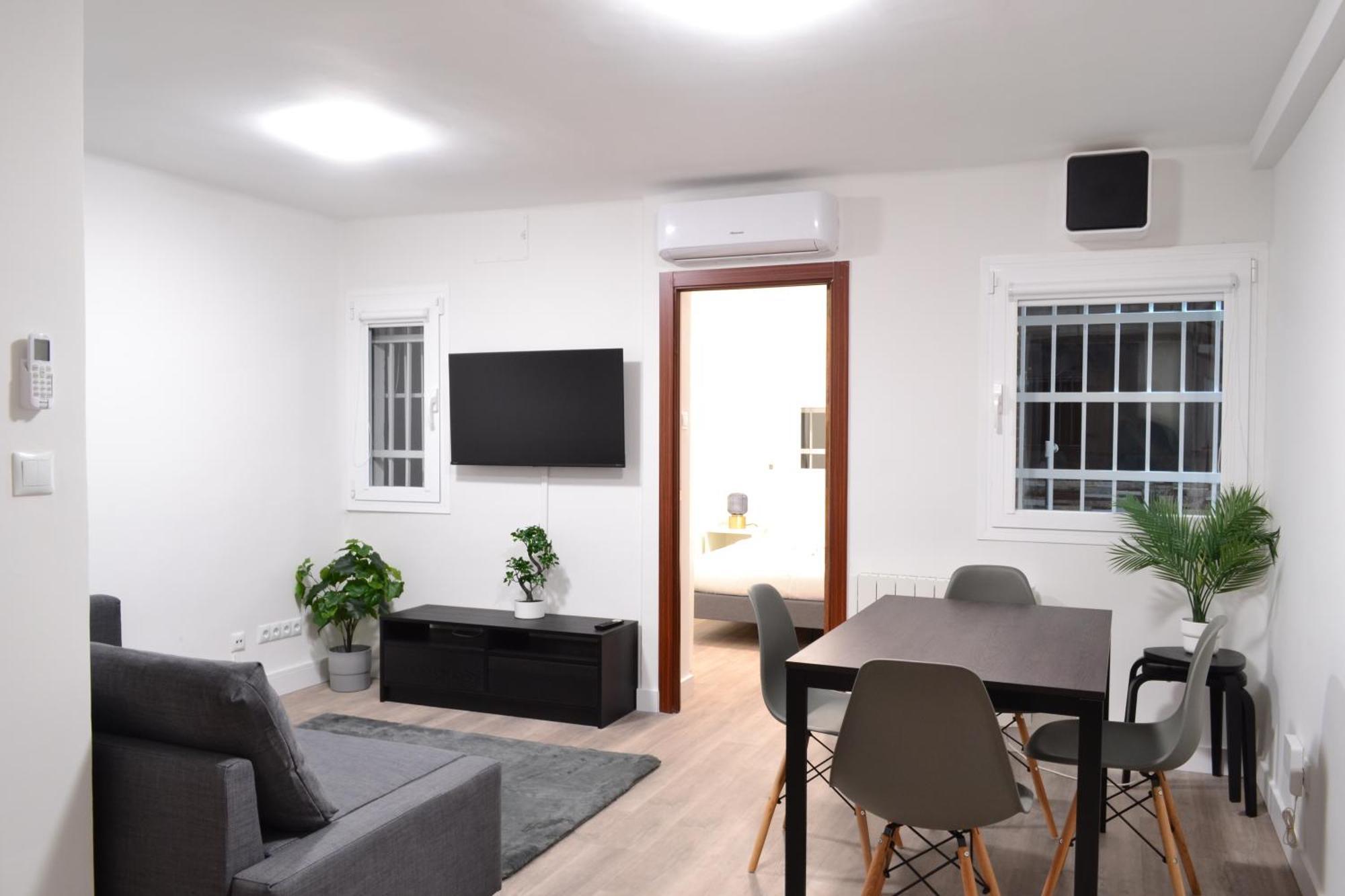 Bonito Caja Magica Apartamento Madri