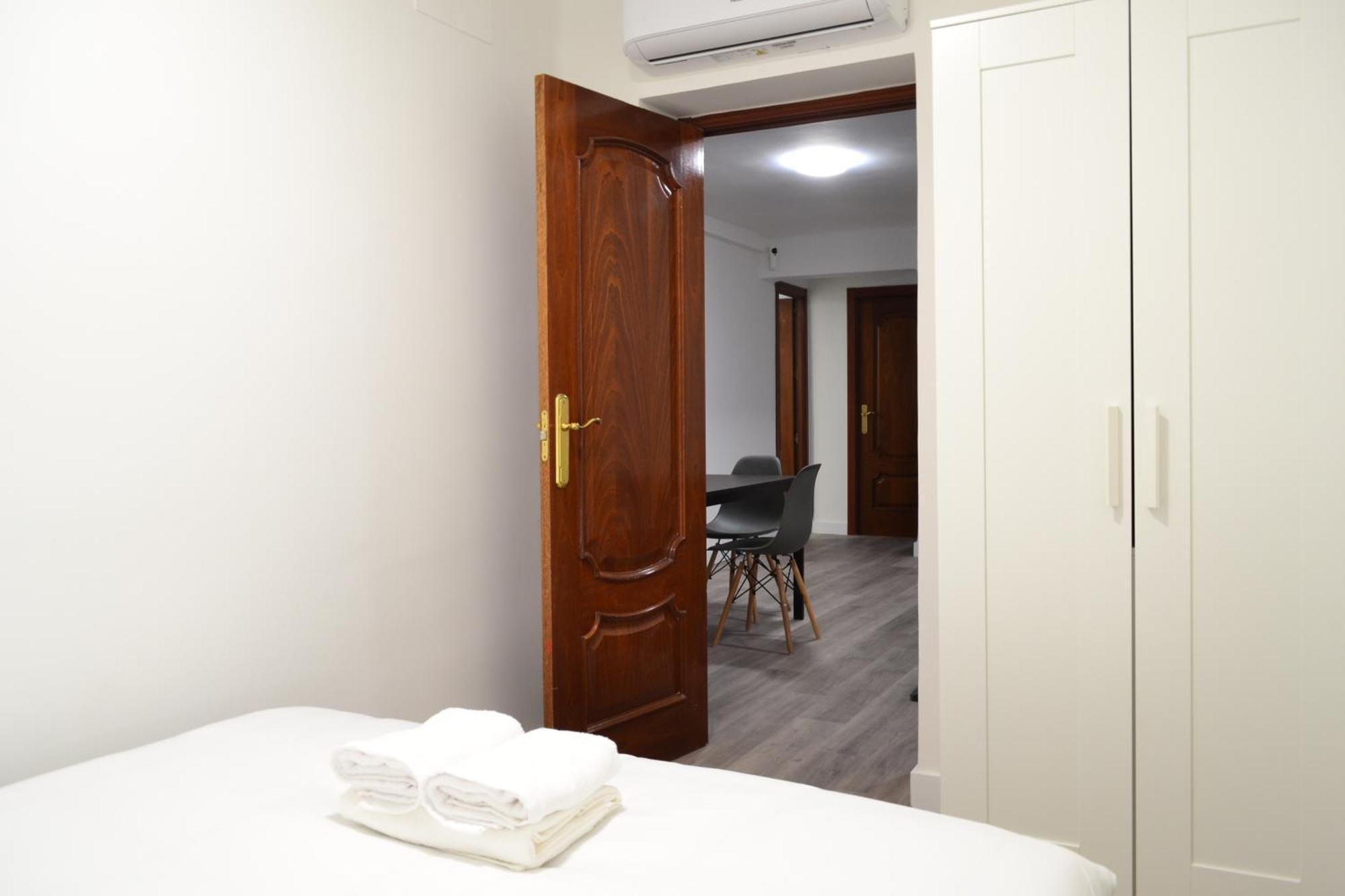 Bonito Caja Magica Apartamento Madri