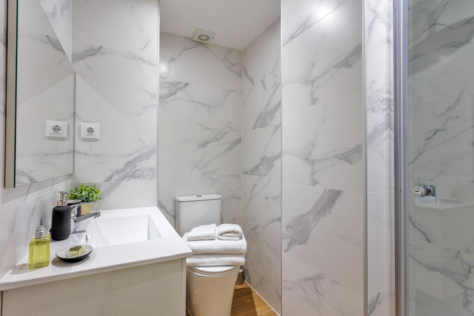 2 Bedrooms In Chamartin Area Orense Ii