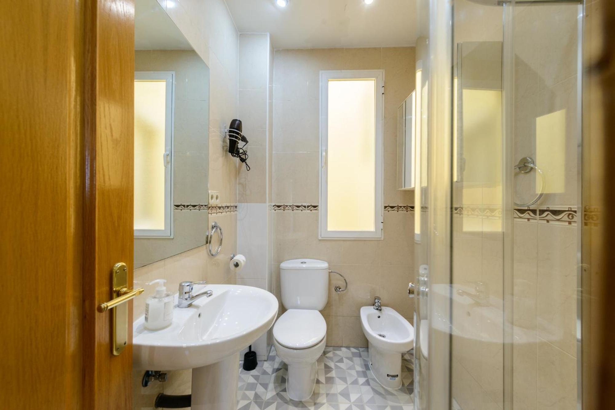 Appartement Amplio Piso En Centro Con Vistas Al Templo De Debod Madrid