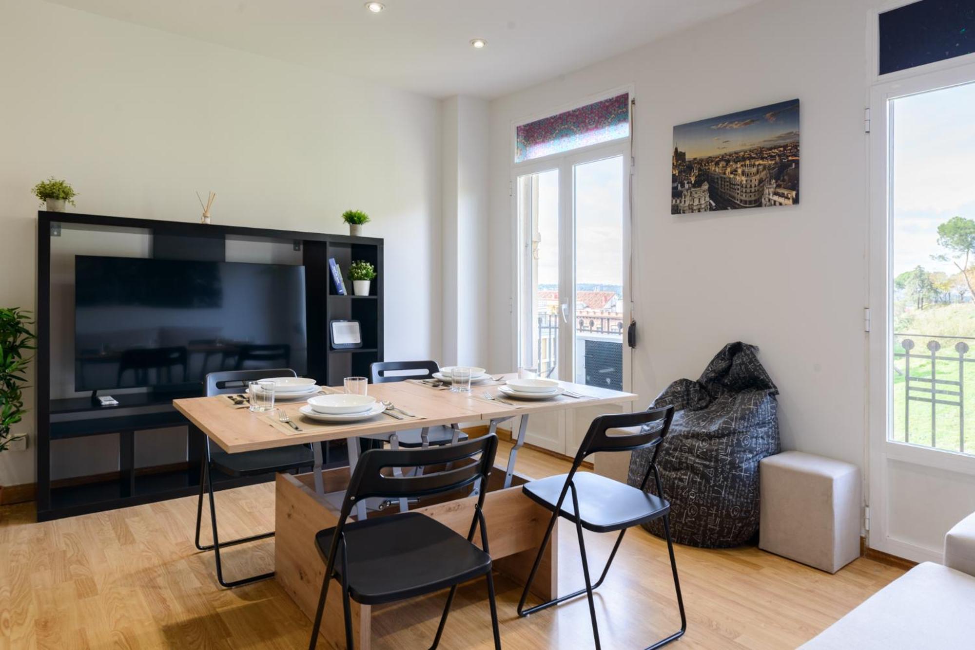 Apartment Amplio Piso En Centro Con Vistas Al Templo De Debod Madrid