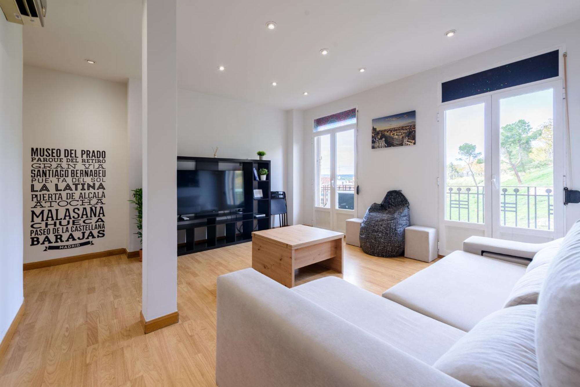 Apartamento Amplio Piso En Centro Con Vistas Al Templo De Debod Madrid