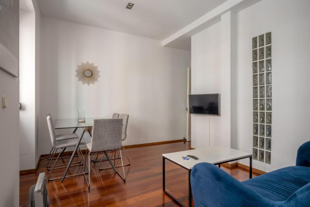 2 Bedrooms 1 Bathroom Furnished - Anton Martin - Vintage - Mintystay Apartamento *