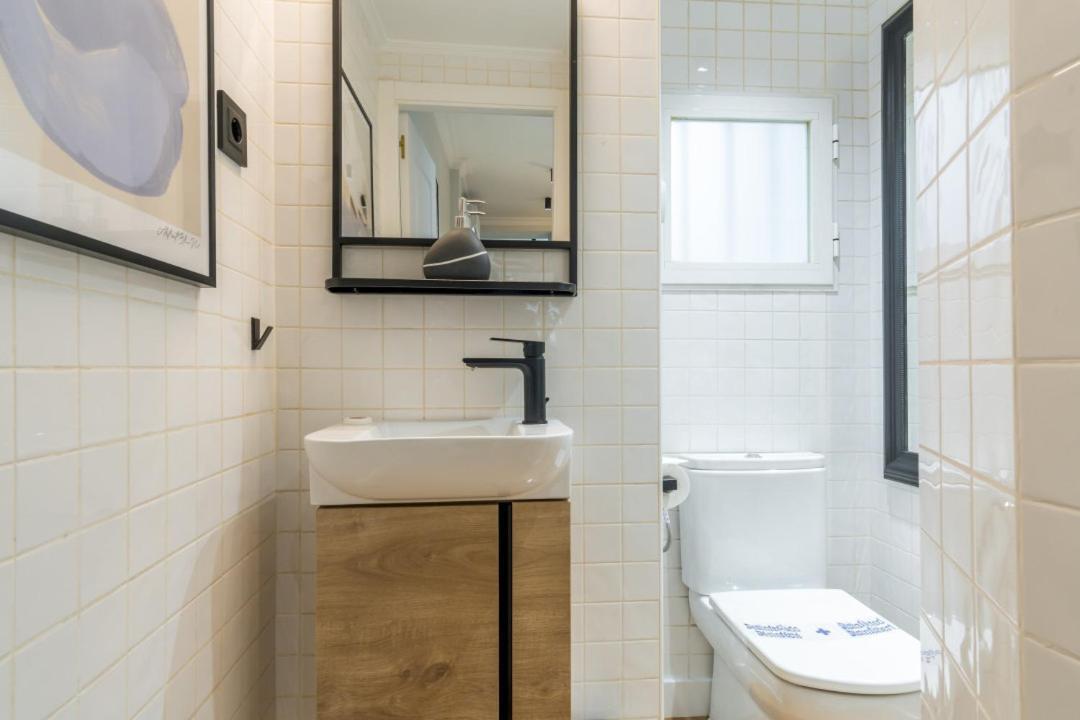 Apartment Wide And Modern -1bd 1,5 Bth- Malasana Madrid