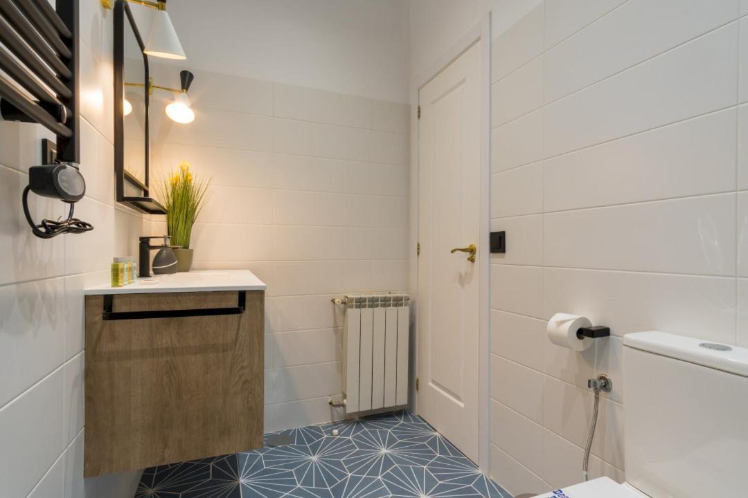 Apartment Wide And Modern -1bd 1,5 Bth- Malasana