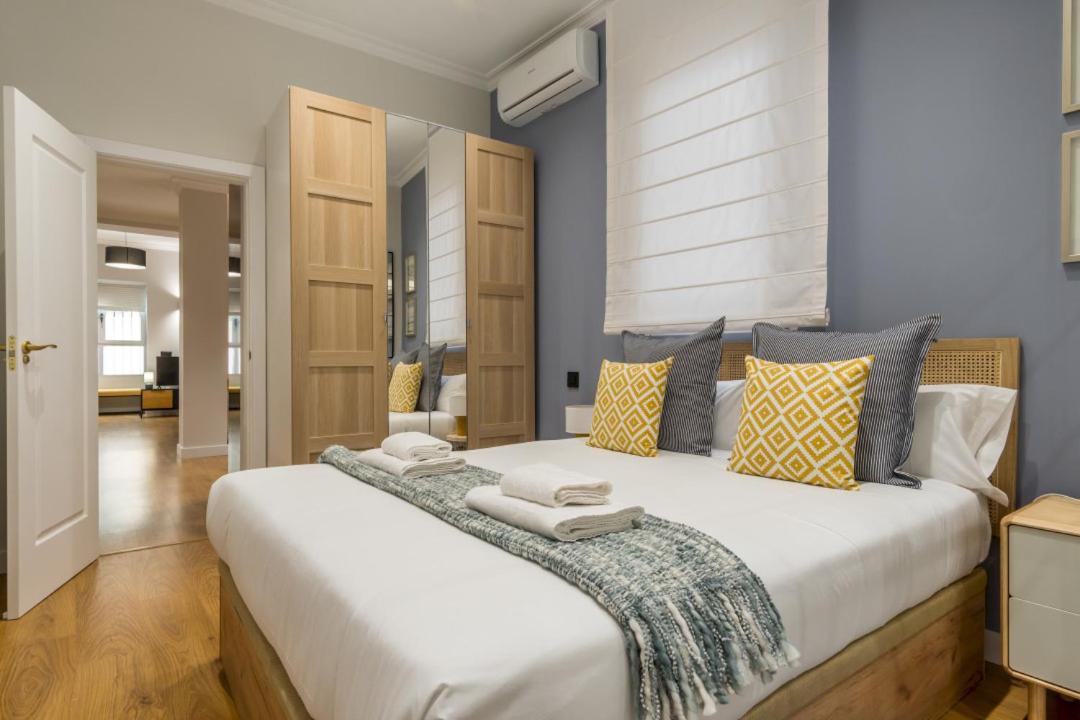 Apartment Wide And Modern -1bd 1,5 Bth- Malasana Madrid