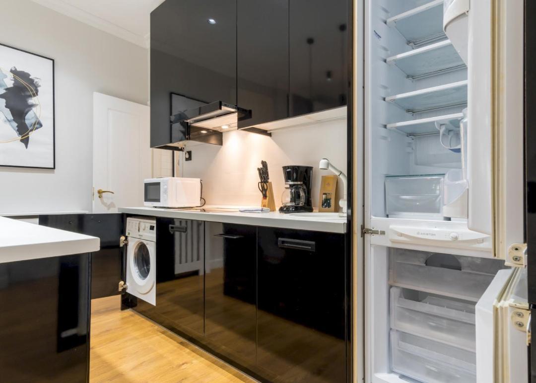 Apartment Wide And Modern -1bd 1,5 Bth- Malasana *