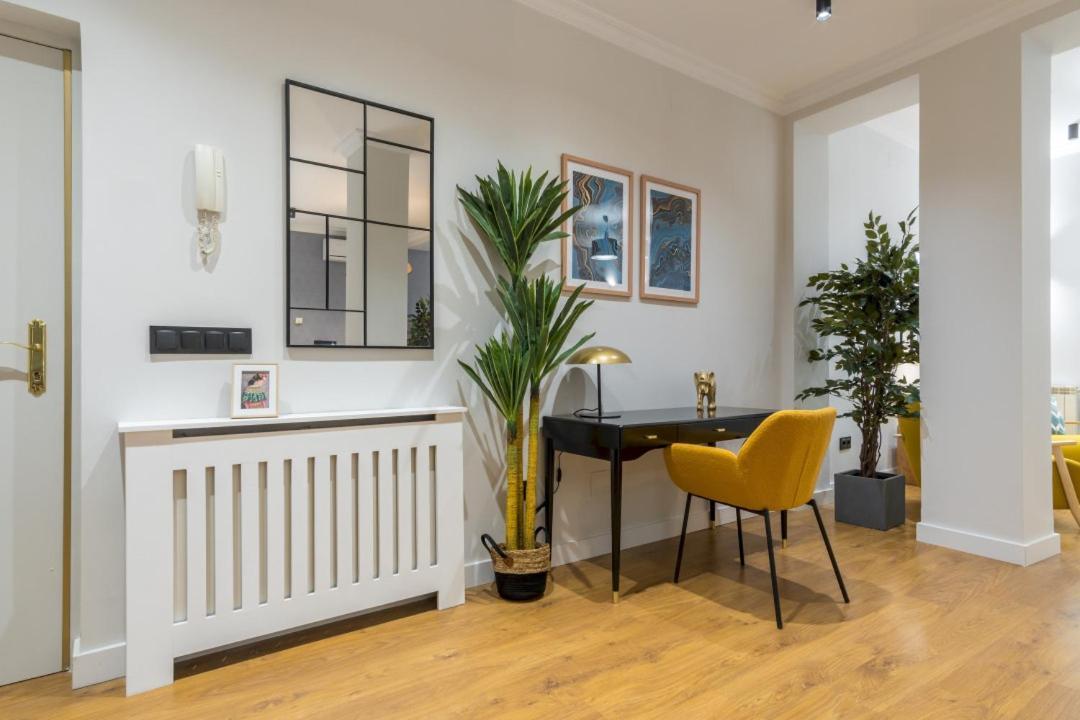 Apartment Wide And Modern -1bd 1,5 Bth- Malasana Madrid