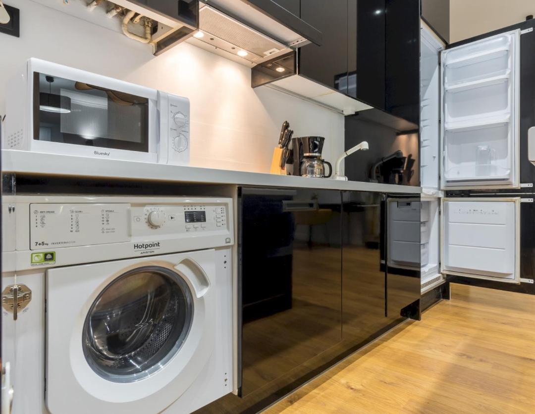 Apartment Wide And Modern -1bd 1,5 Bth- Malasana *