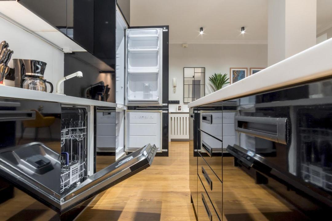 Apartment Wide And Modern -1bd 1,5 Bth- Malasana Madrid