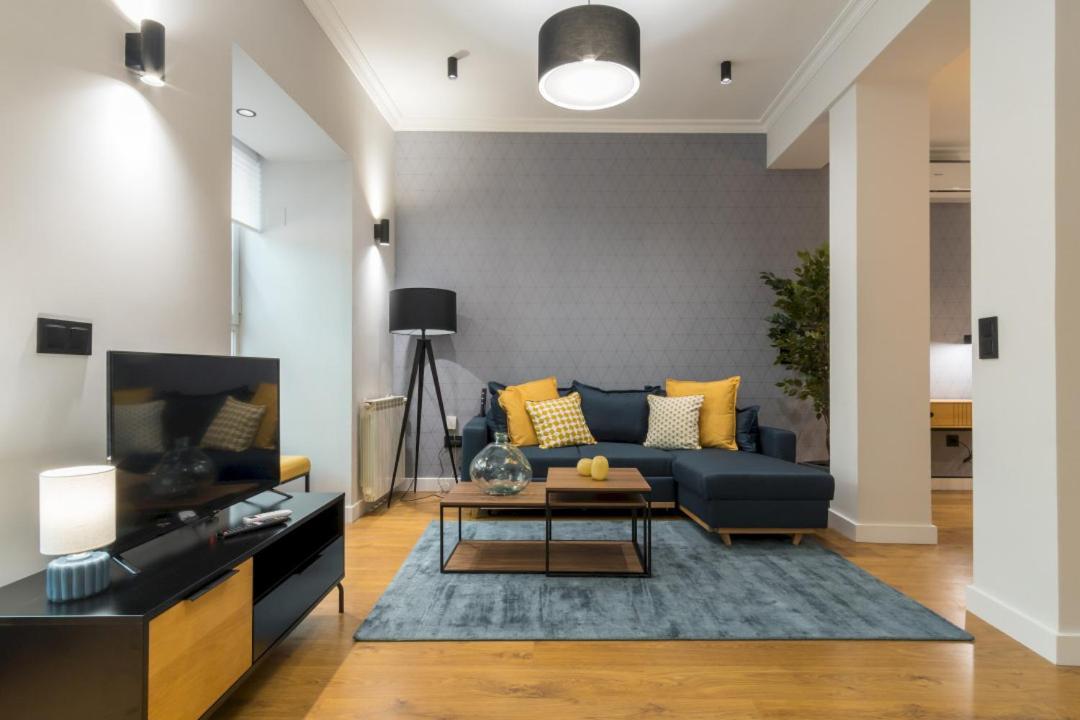 Apartment Wide And Modern -1bd 1,5 Bth- Malasana *