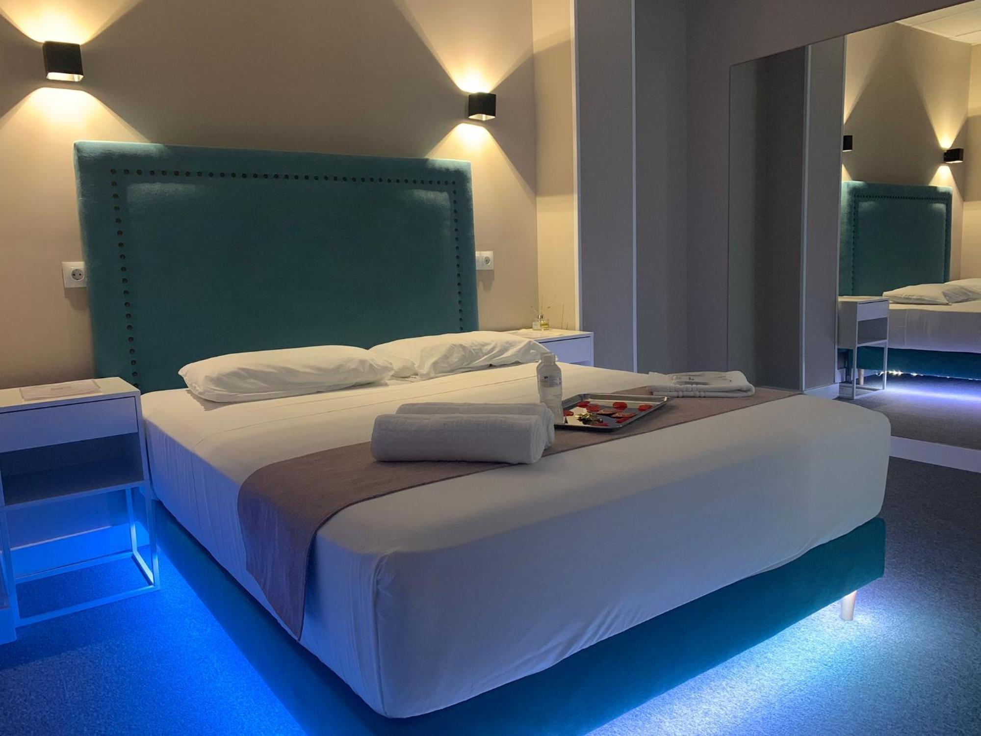 Luxury Love hotel *