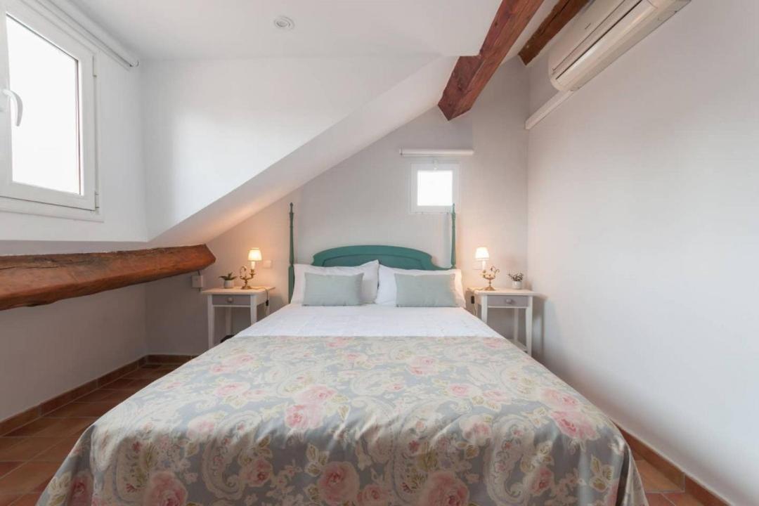 Cozy One-bedroom Penthhouse La Latina Madrid