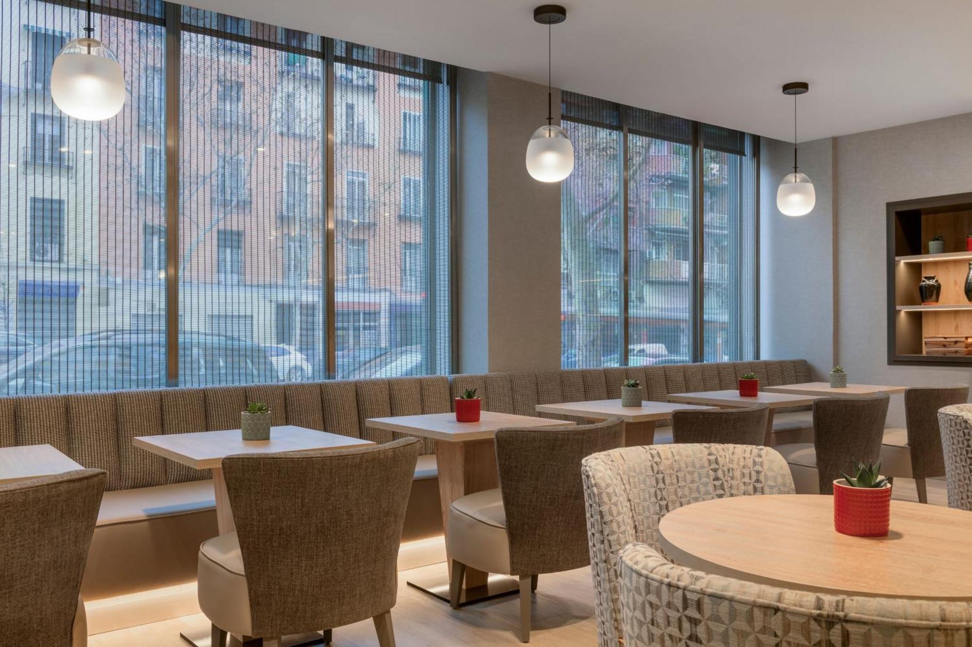 Hotel Ac Carlton By Marriott Madrid