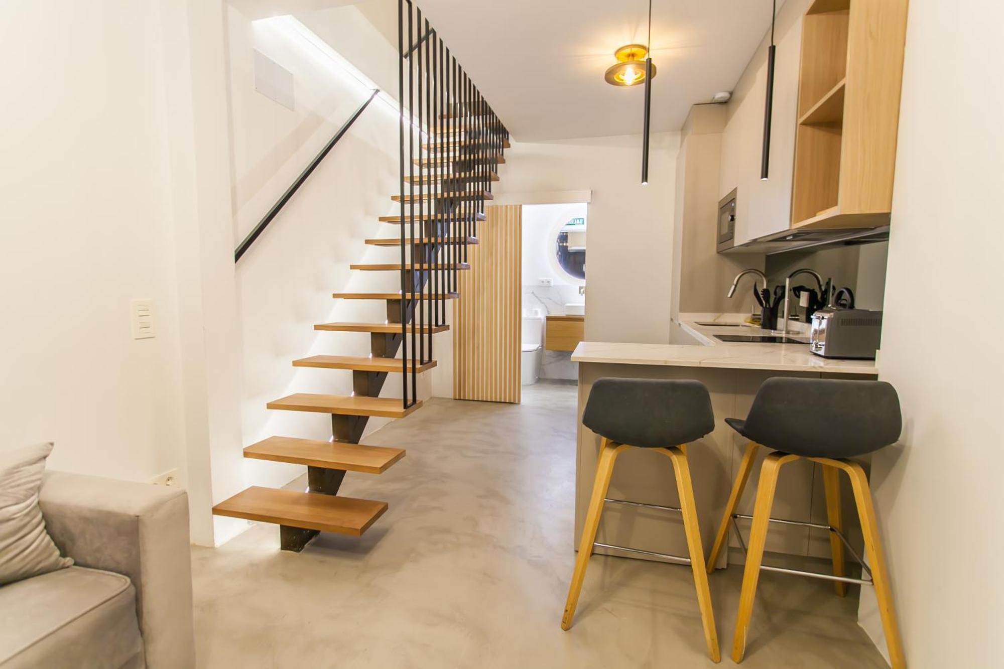 Guernica Luxury Duplex - Location, Light, And Art Apartment