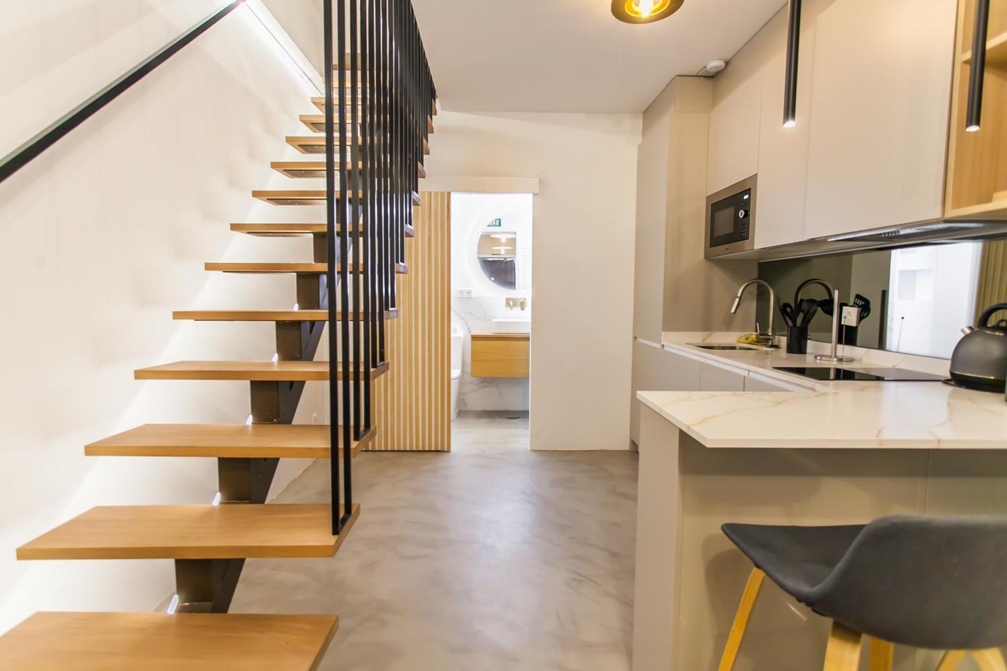 Guernica Luxury Duplex - Location, Light, And Art Apartment *