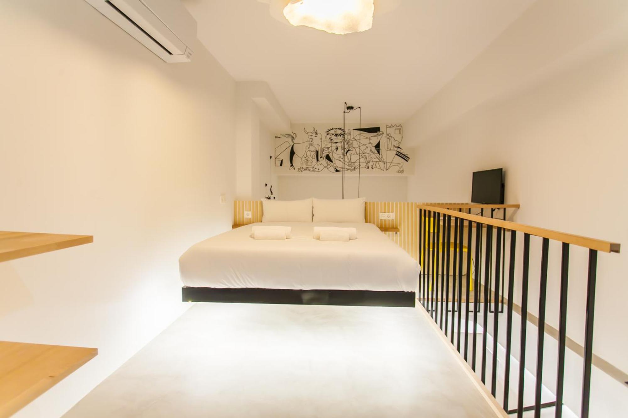 Guernica Luxury Duplex - Location, Light, And Art Apartment Madrid