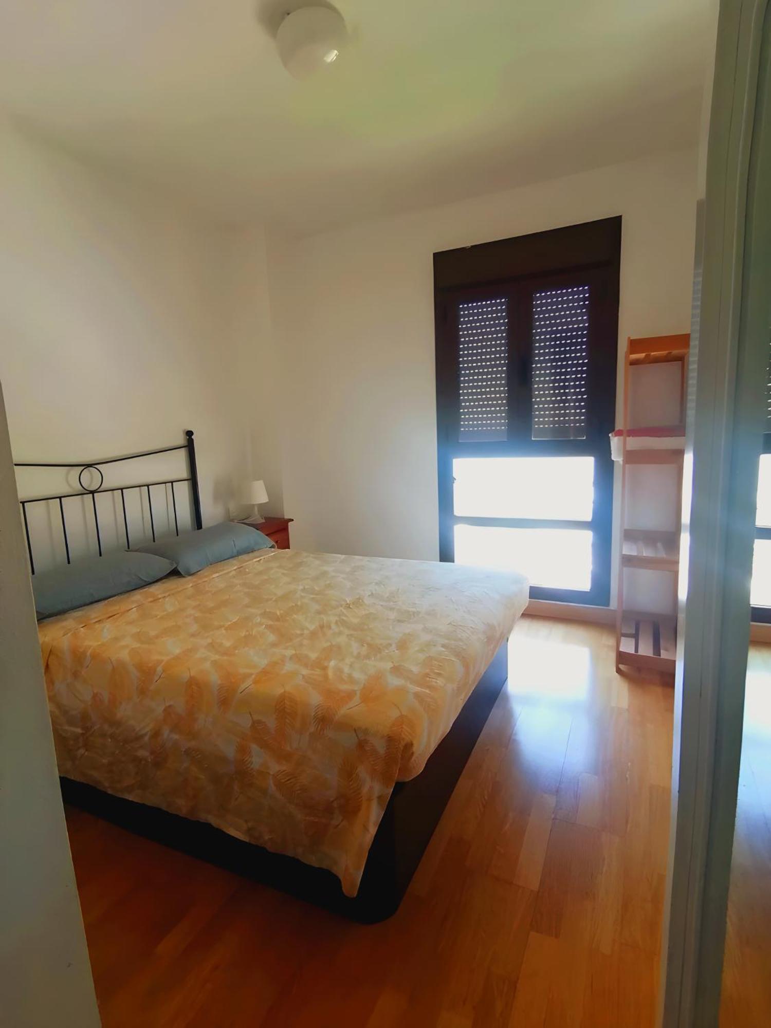 Calido Con Piscina Y Garaje Apartamento