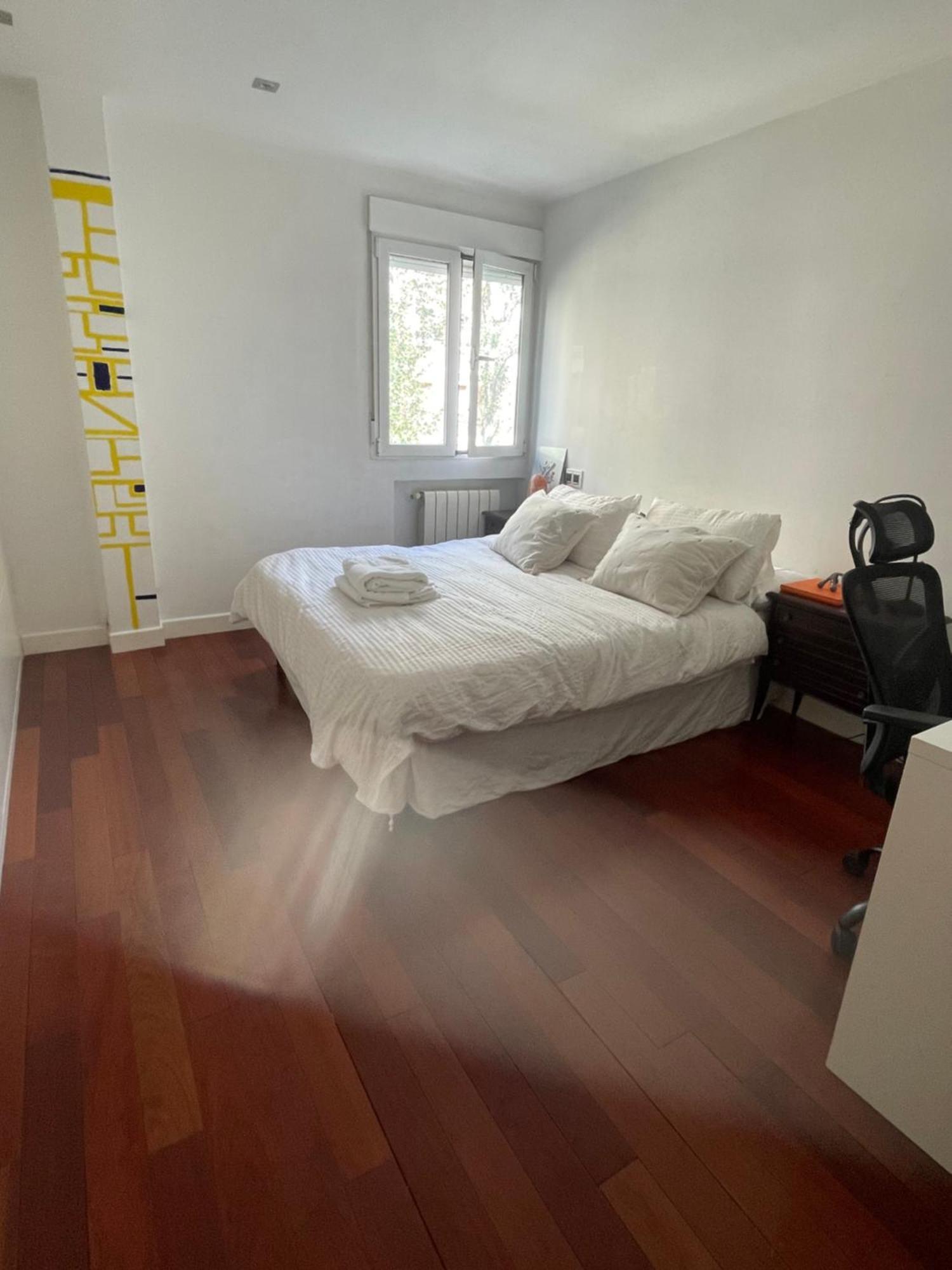 Amplia Con Bano A 5 Min Retiro Bed and breakfast Madrid