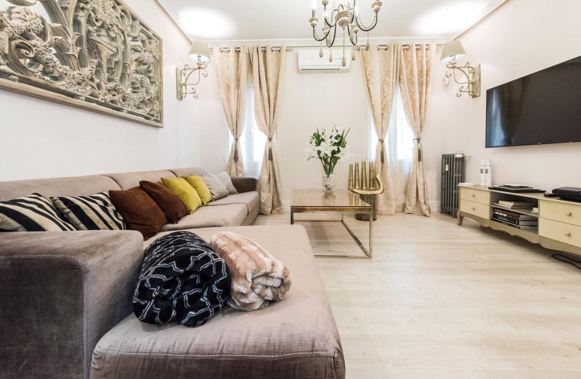 Deluxe Apartment