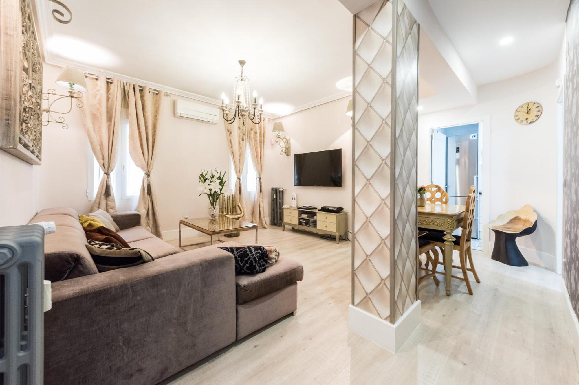 Deluxe Apartment *
