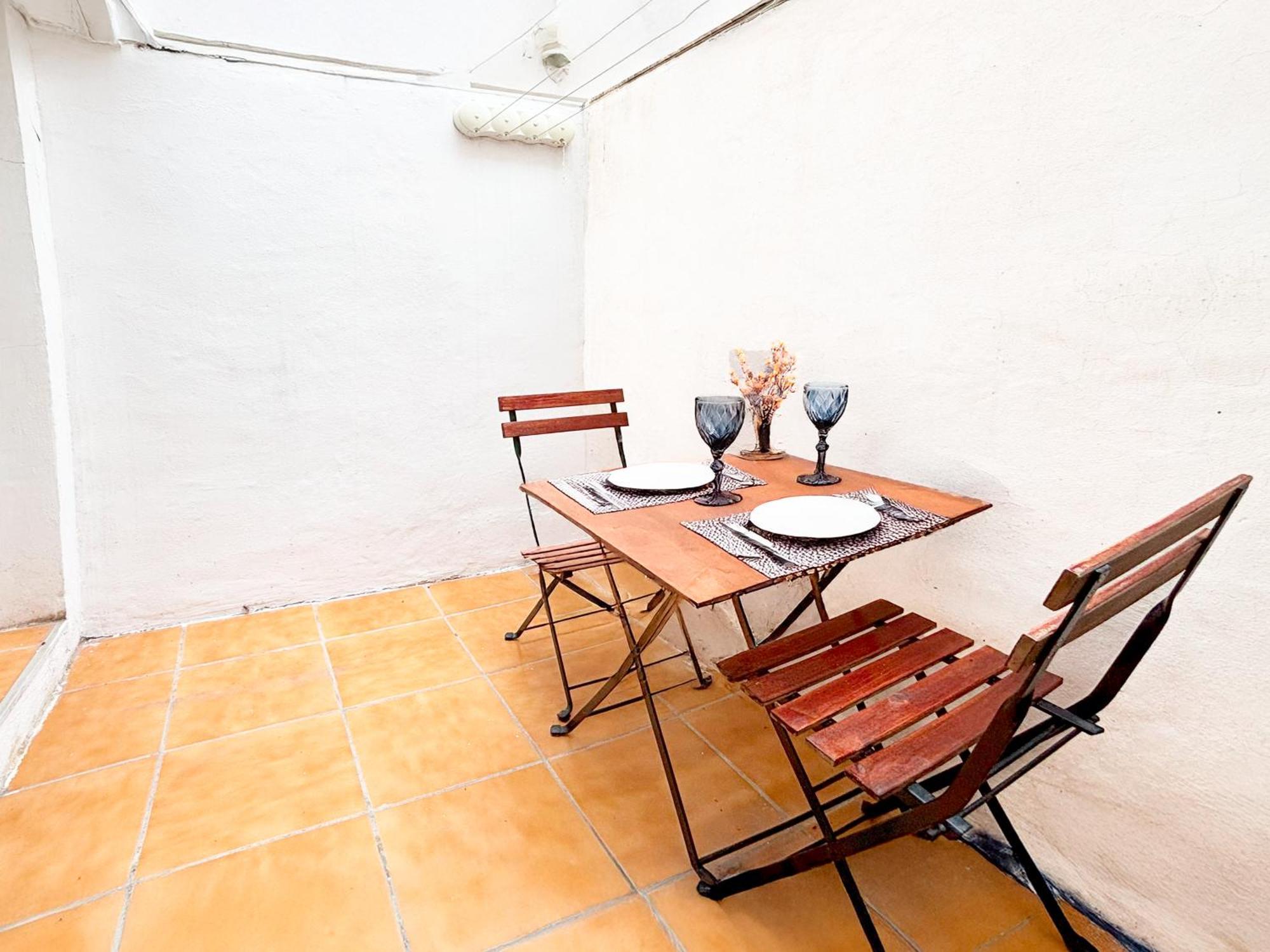 Luminoso, Con Patio Y Buena Zona Apartment