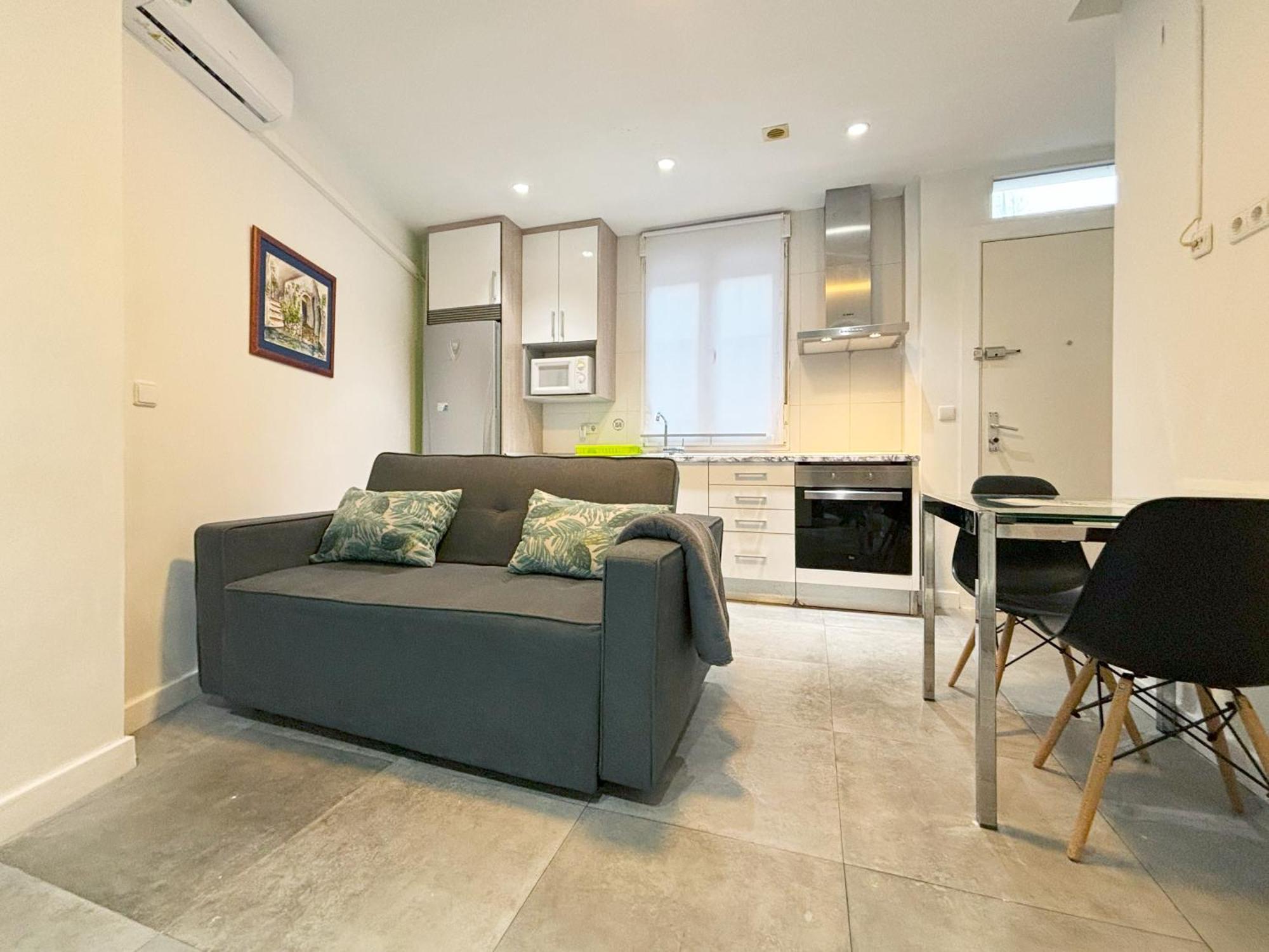 Luminoso, Con Patio Y Buena Zona Apartment Madrid