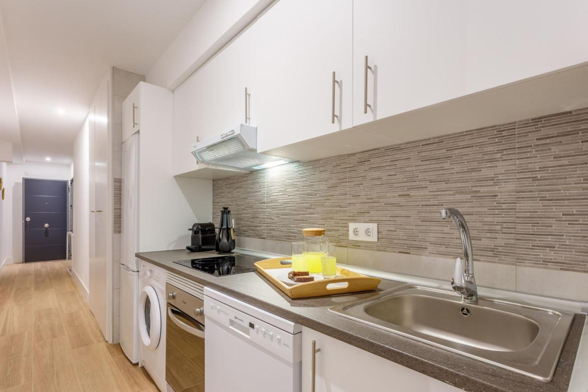 2 Bedrooms In Chamartin Area Orense Ii Apartamento *
