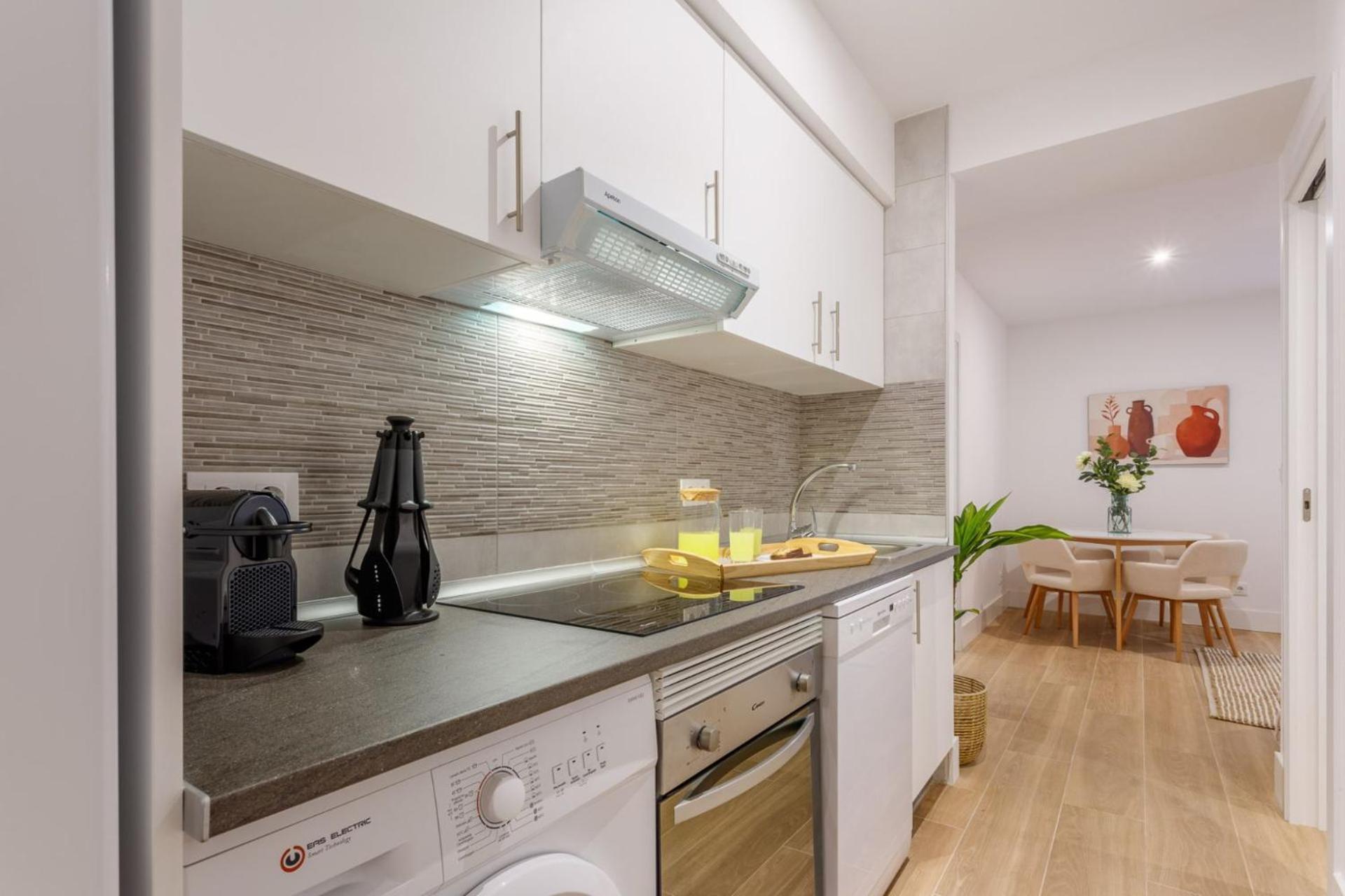 2 Bedrooms In Chamartin Area Orense Ii Apartamento