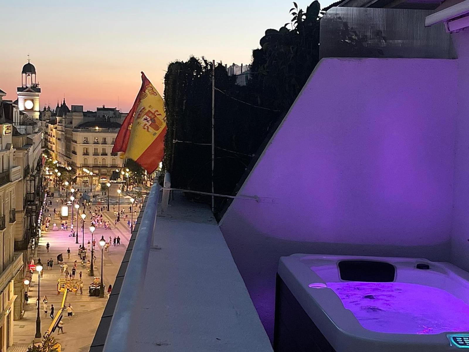 Piso Atico Con Terraza Y Jacuzzi Con Vistas A Sol En Centro * Madrid