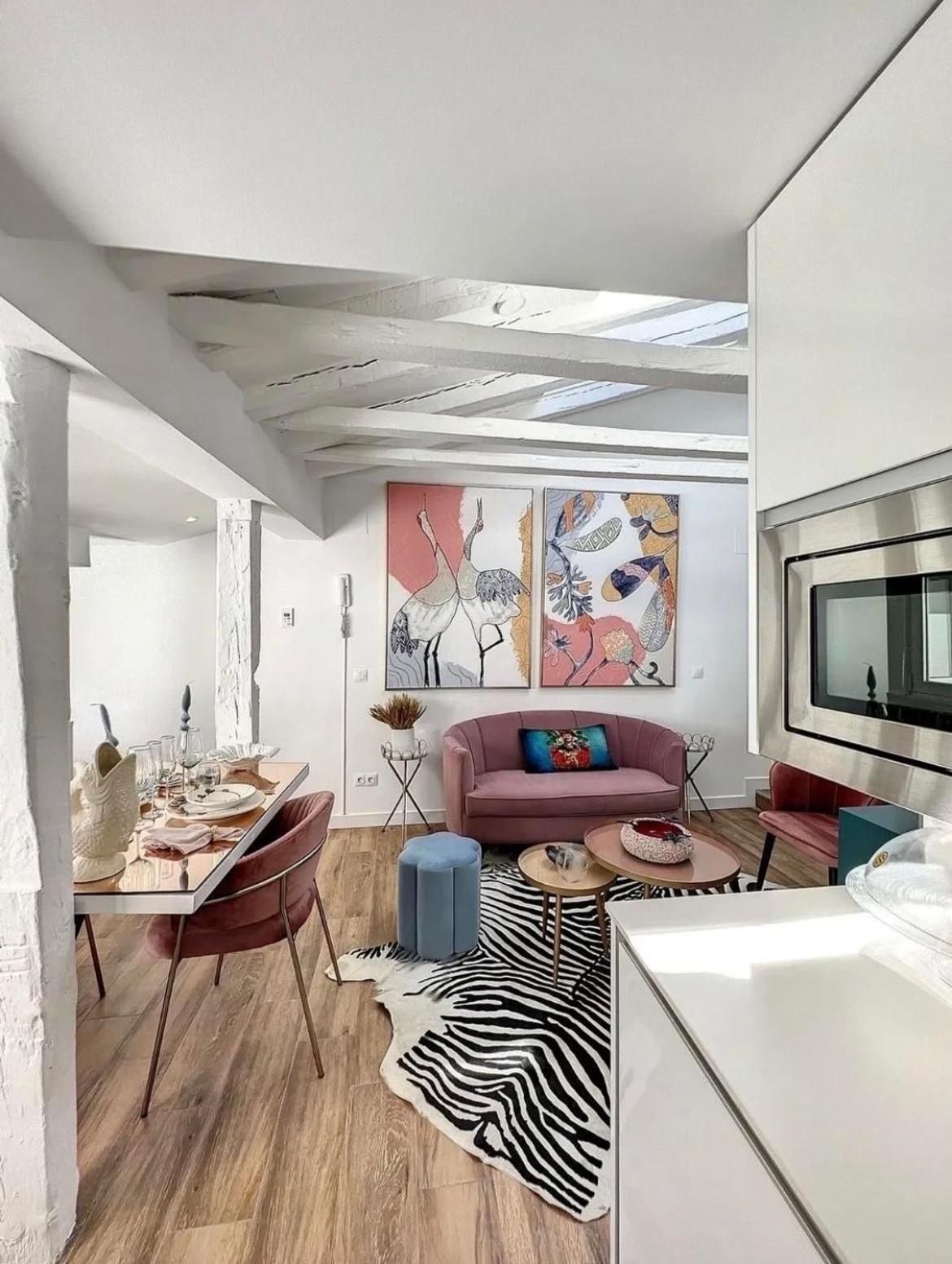 Chic Penthouse With Urban Charm & Rooftop * Madrid