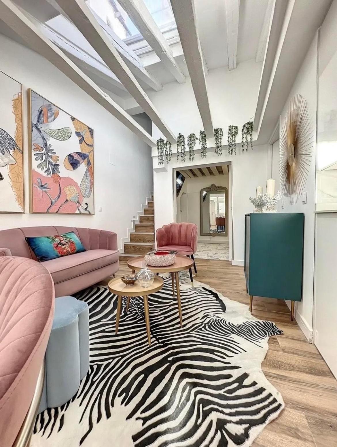 Apartment Chic Penthouse With Urban Charm & Rooftop *
