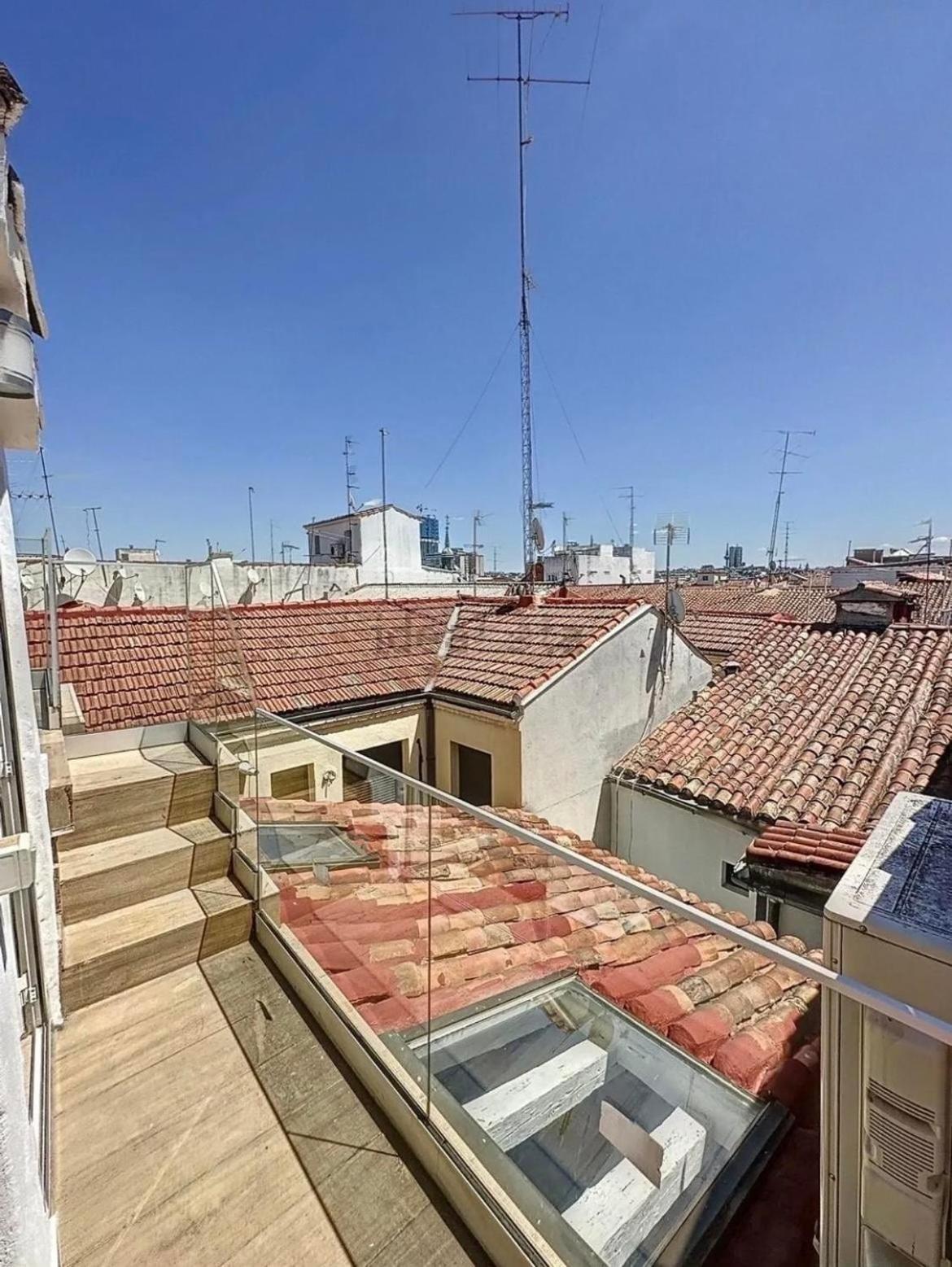 Chic Penthouse With Urban Charm & Rooftop Apartment Madrid