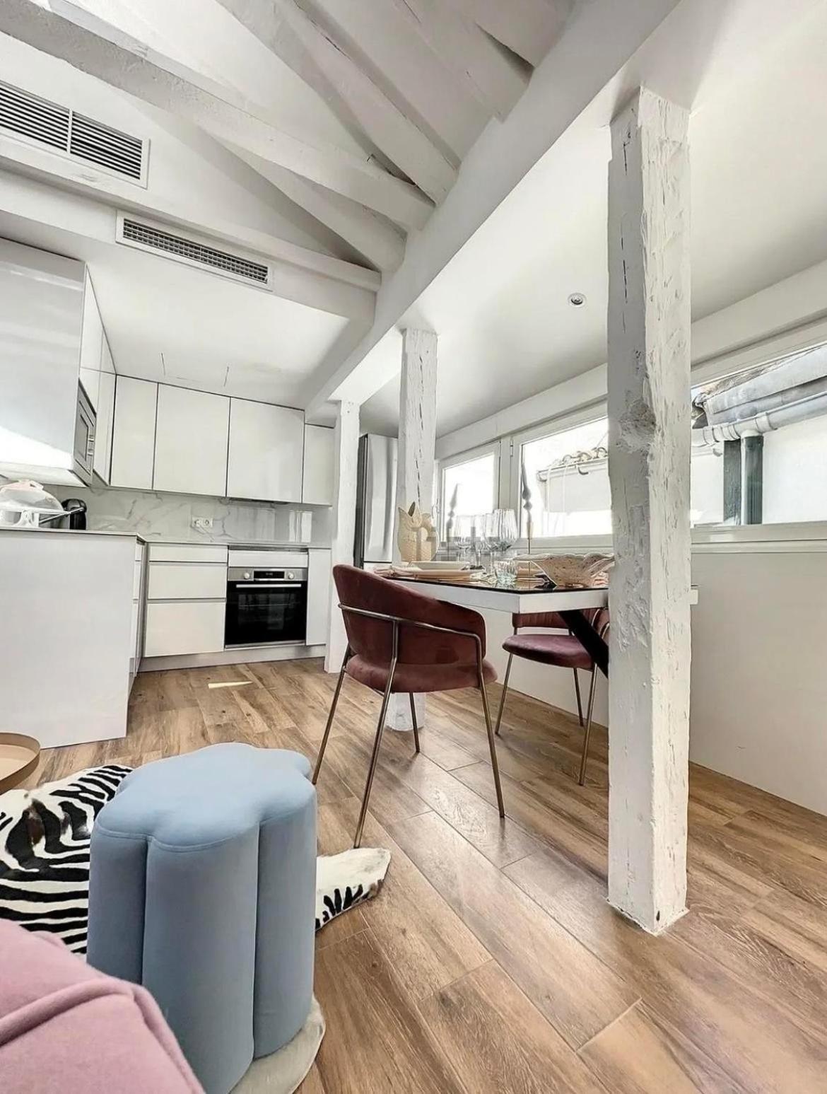 Apartamento Chic Penthouse With Urban Charm & Rooftop Madrid
