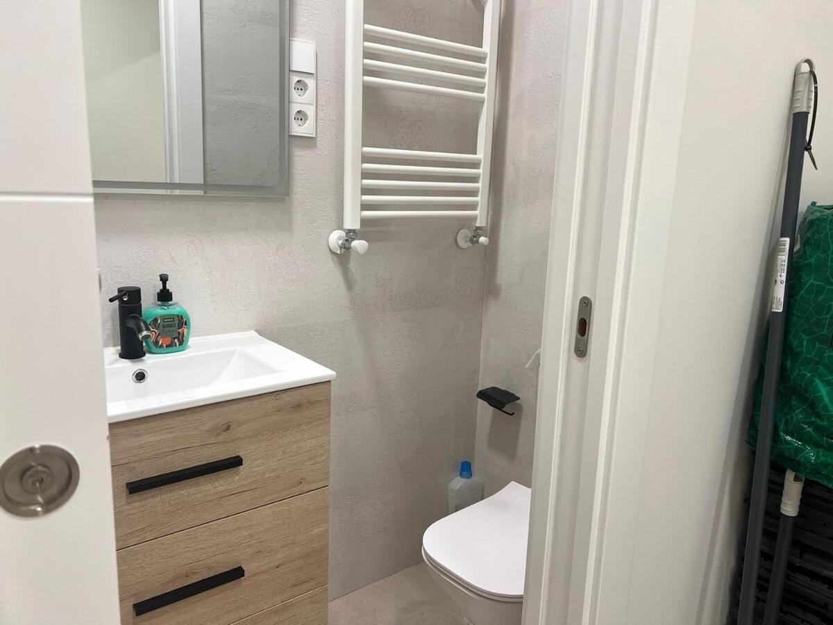 Aura Salamanca 2 Bedroom Flat With Balcony *