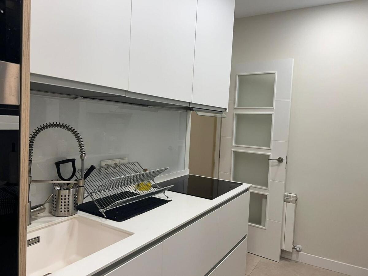 Aura Salamanca 2 Bedroom Flat With Balcony *