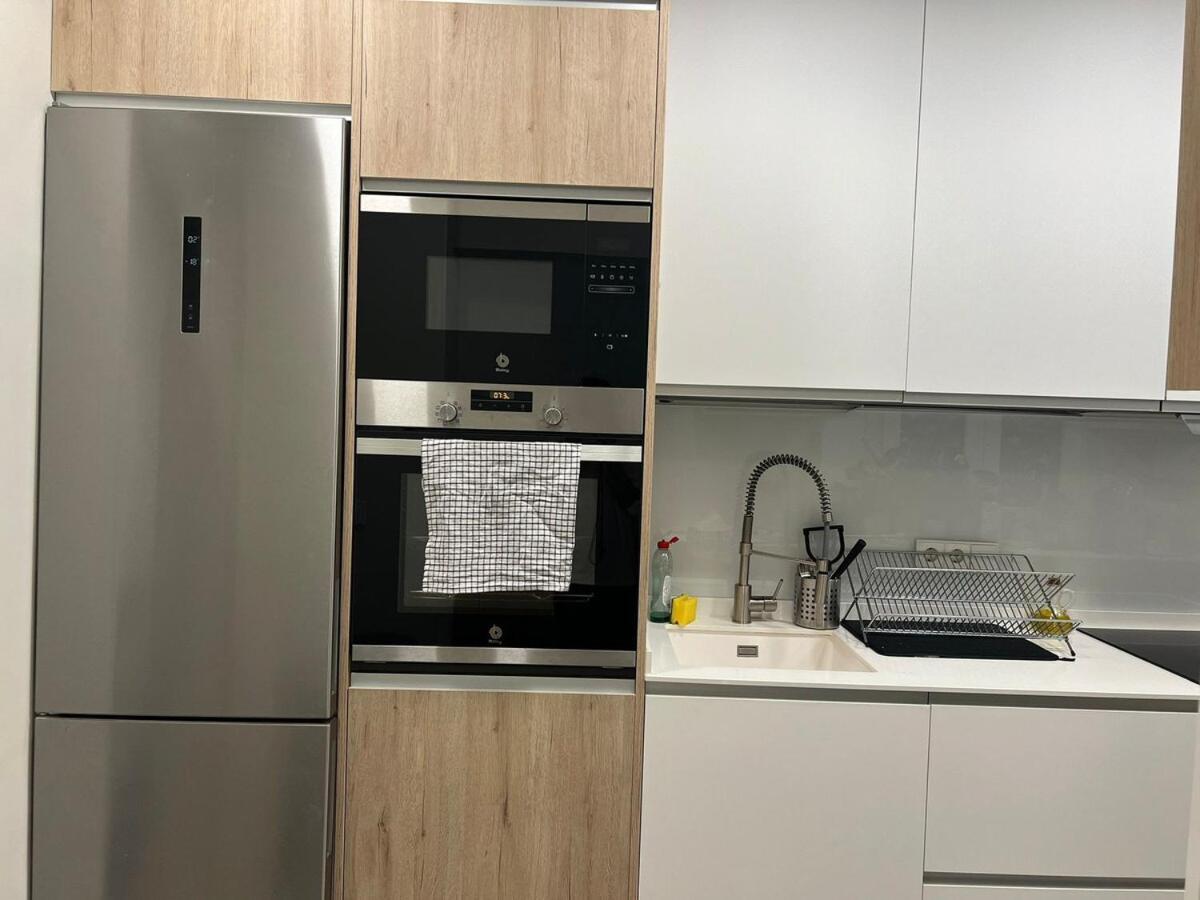 Aura Salamanca 2 Bedroom Flat With Balcony *