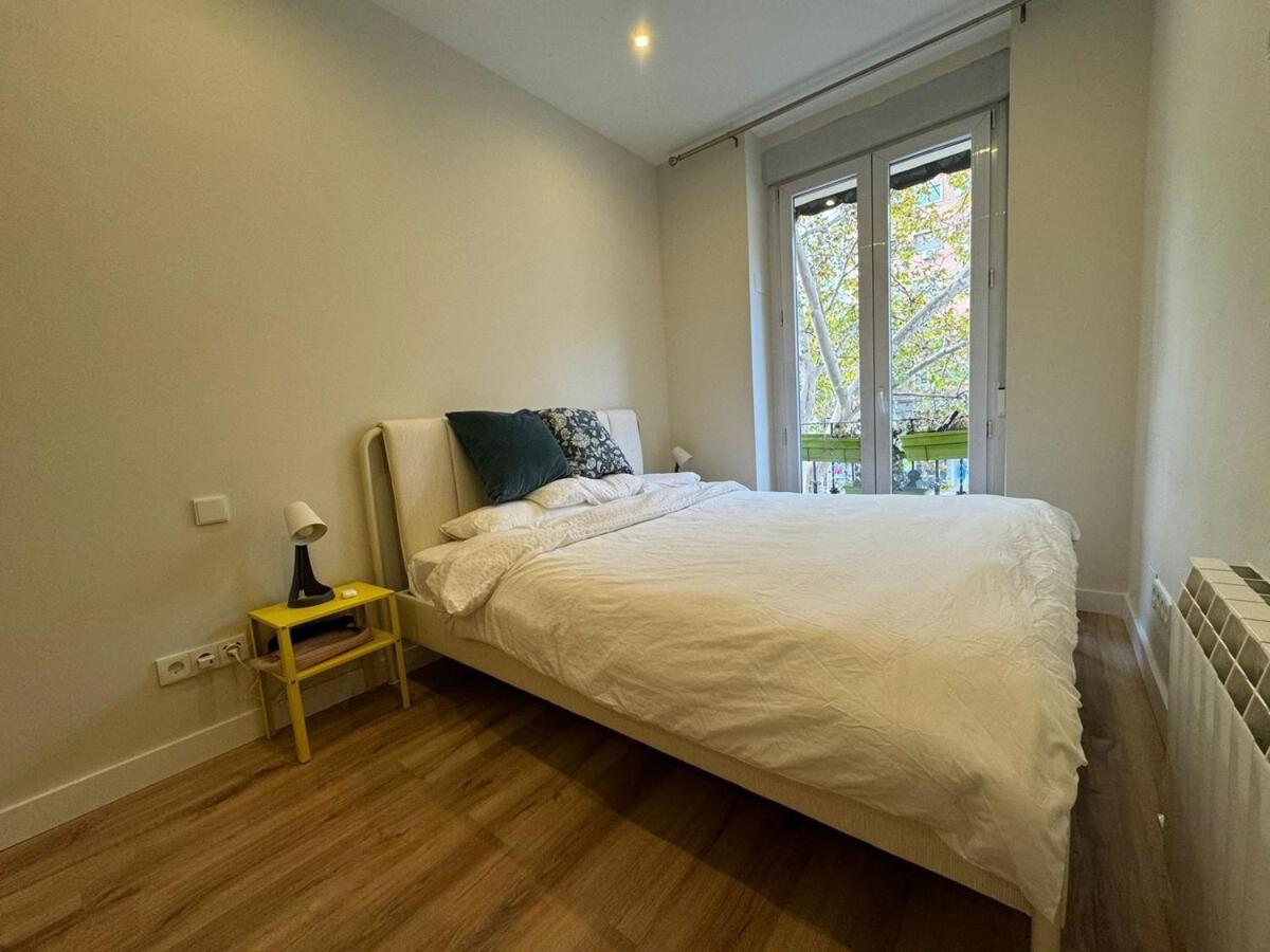 Aura Salamanca 2 Bedroom Flat With Balcony *