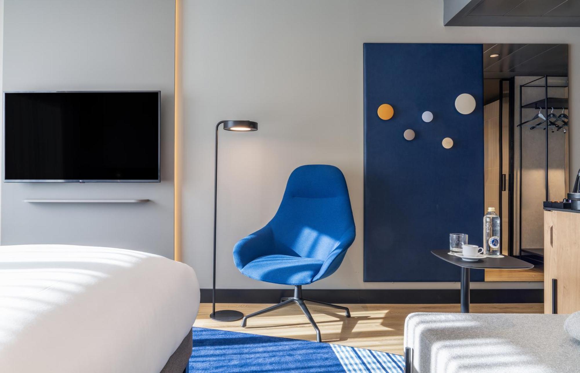Pullman Airport & Feria 4*