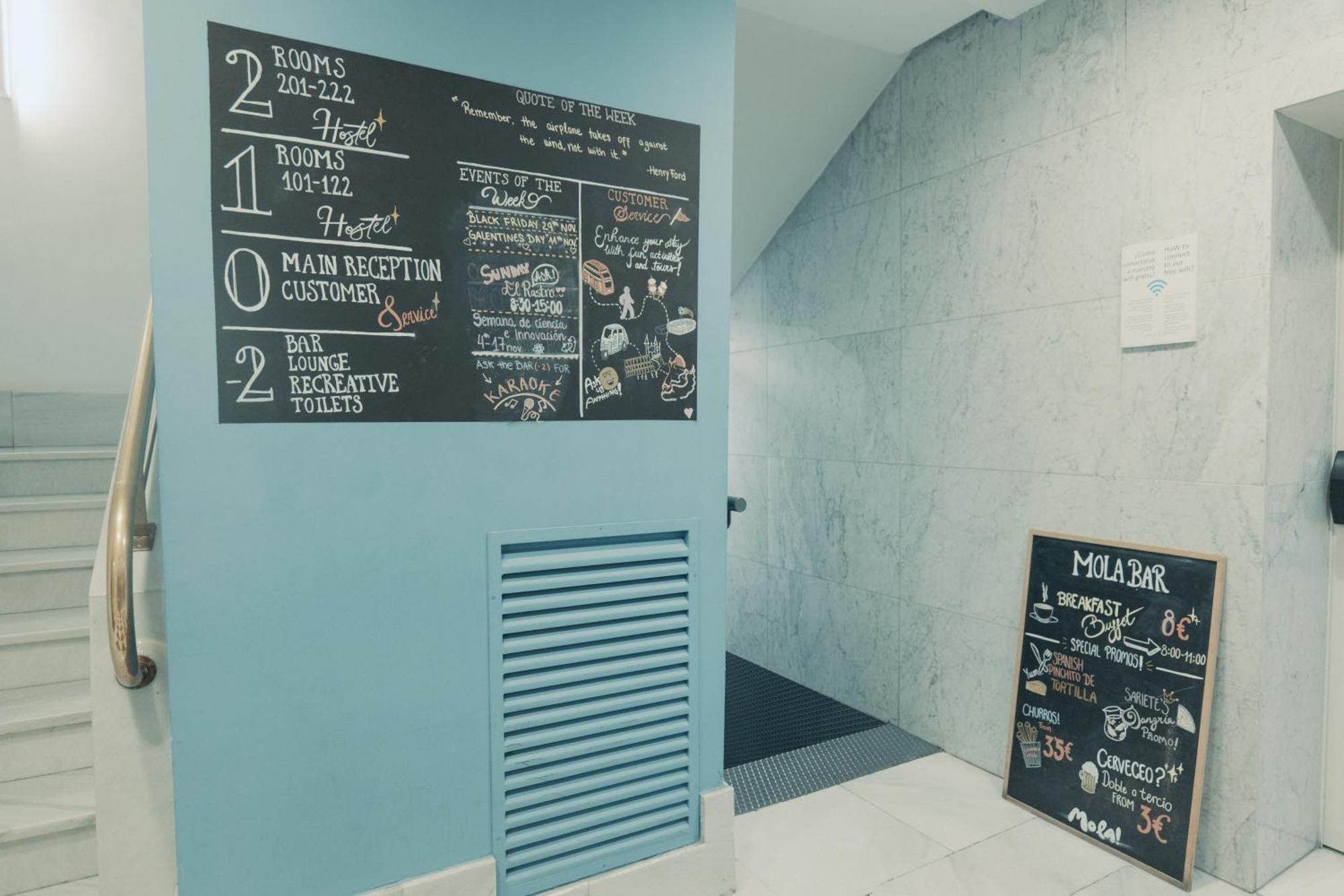 Mola Hostel *