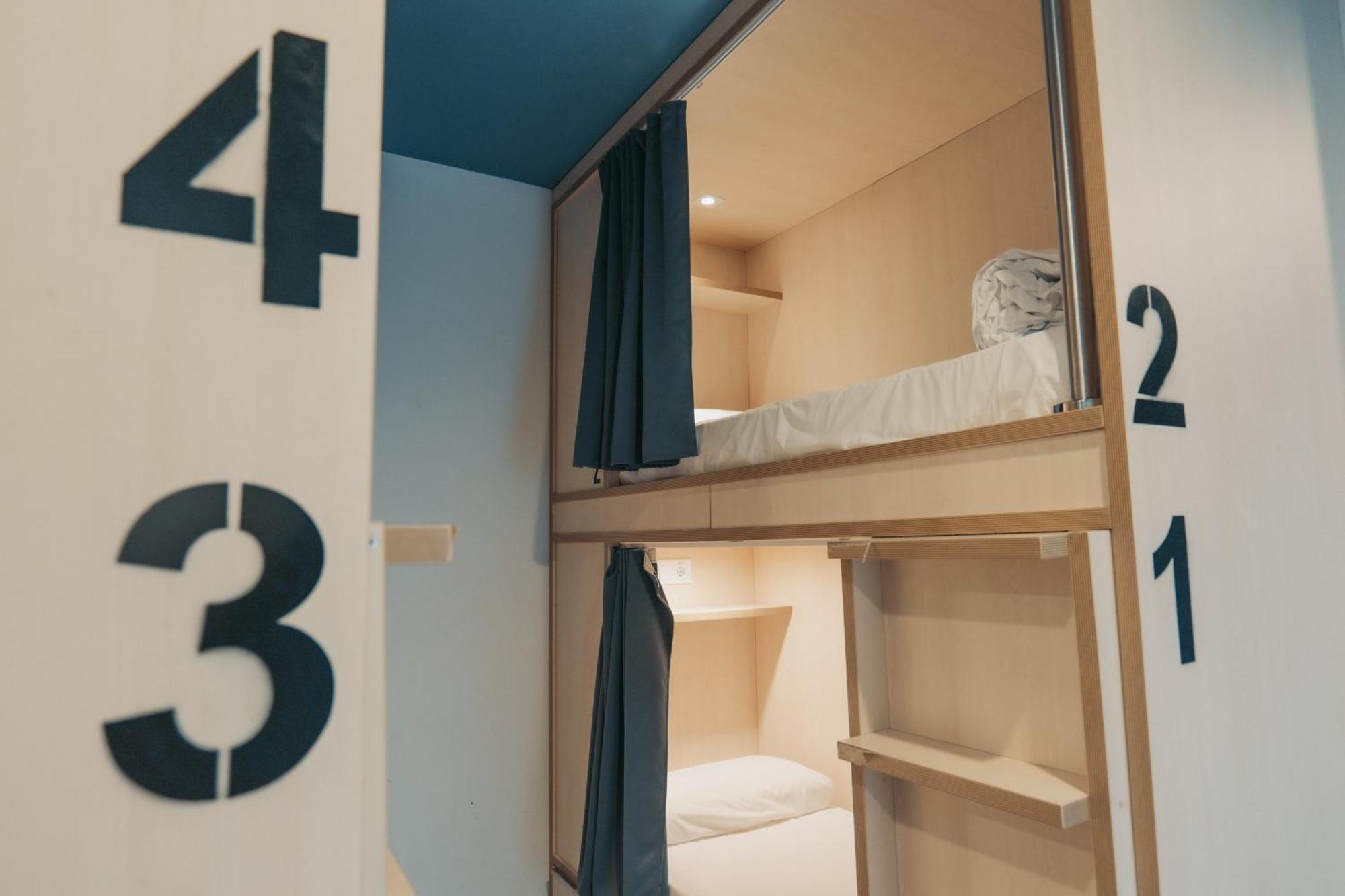 Mola Hostel *