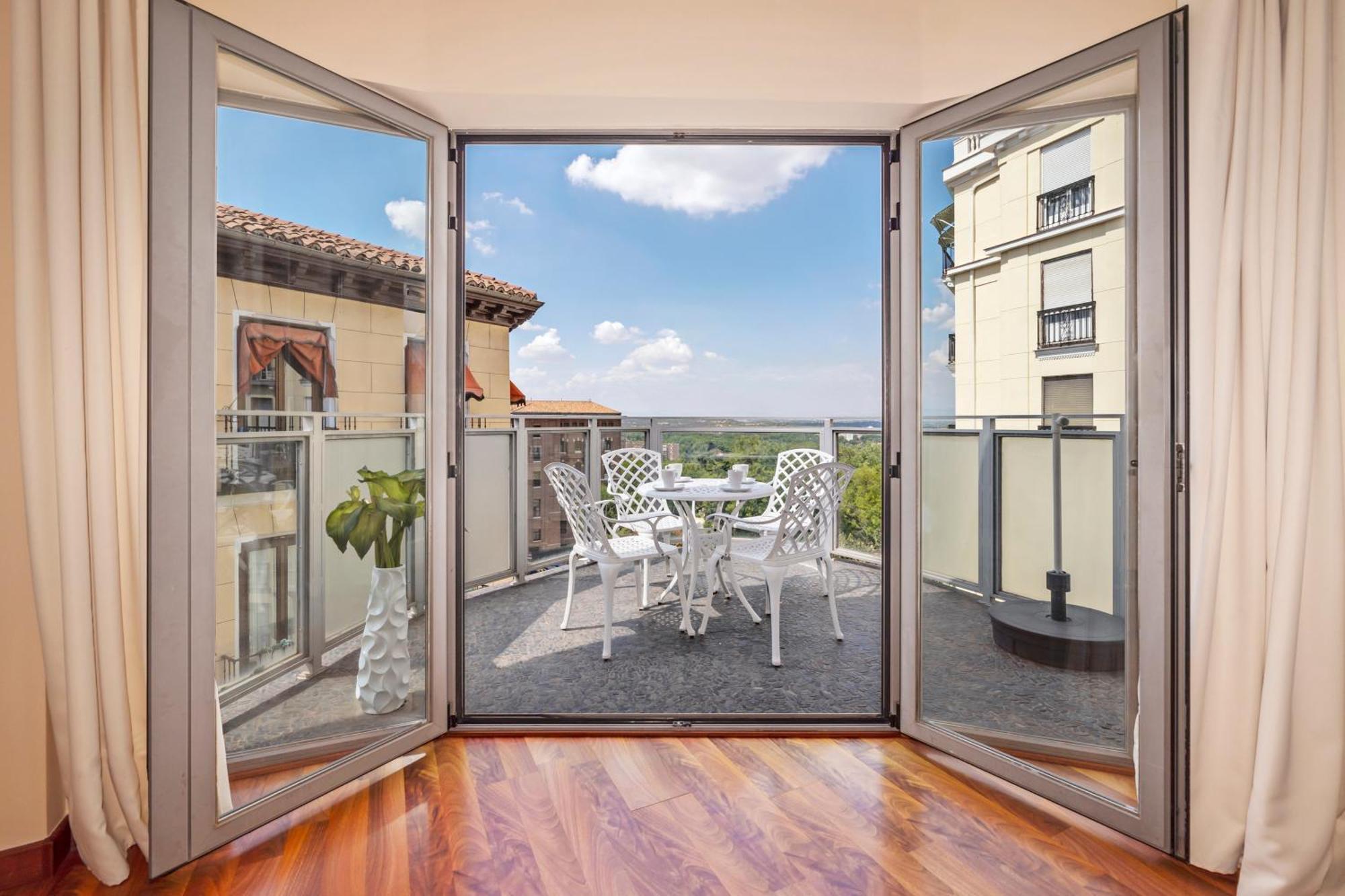 Luxury In Barrio Palacio *