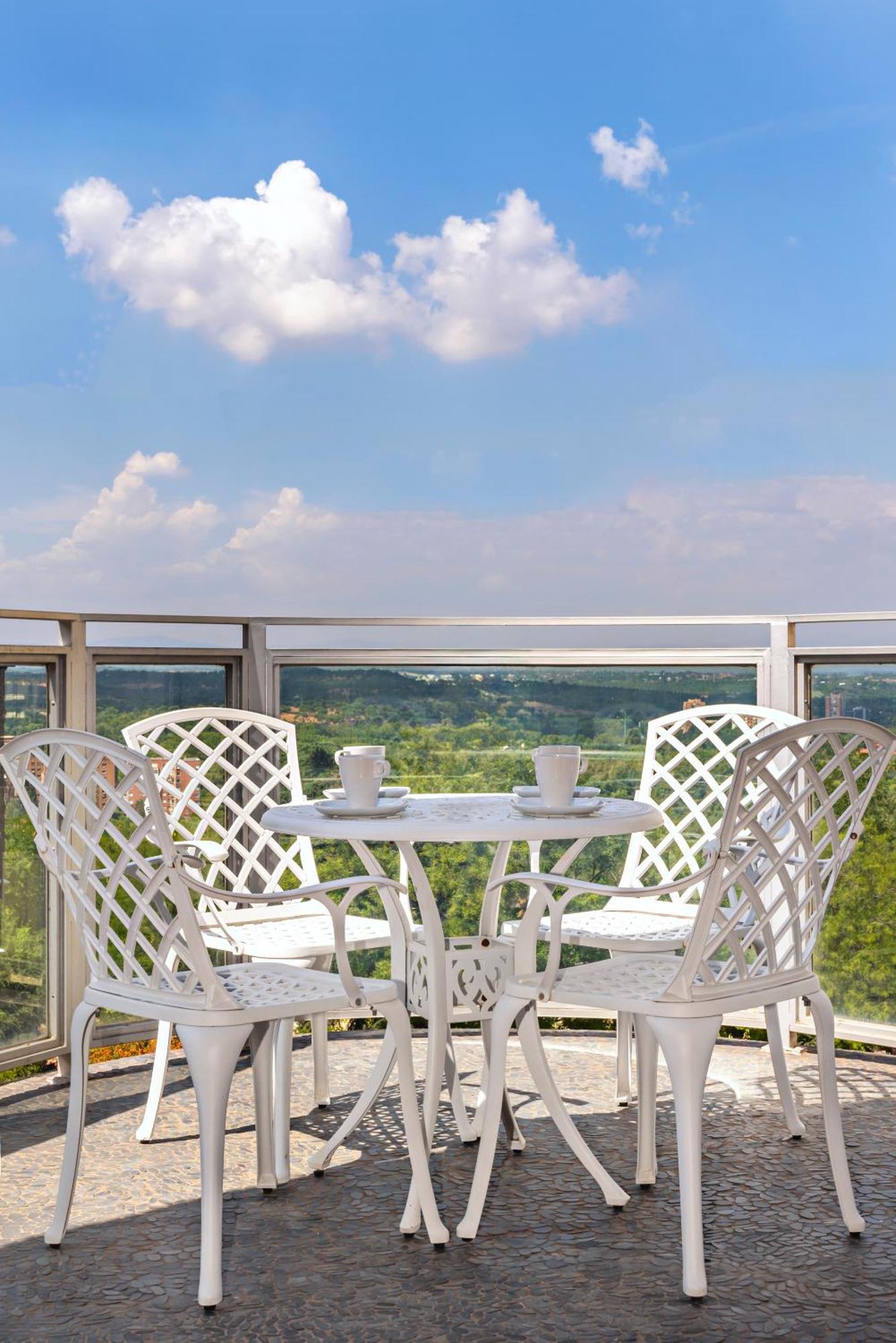Luxury In Barrio Palacio Madrid