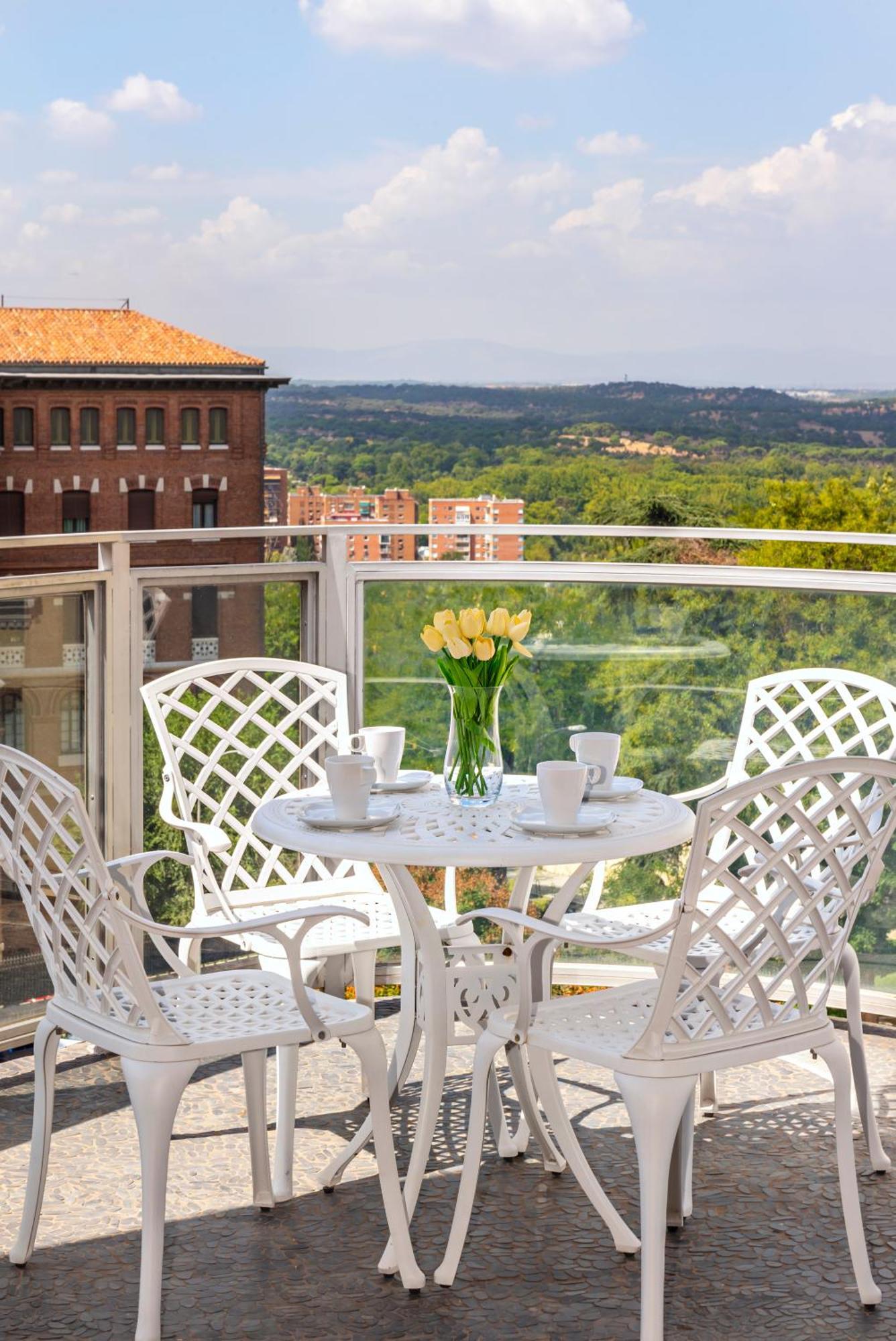 Luxury In Barrio Palacio