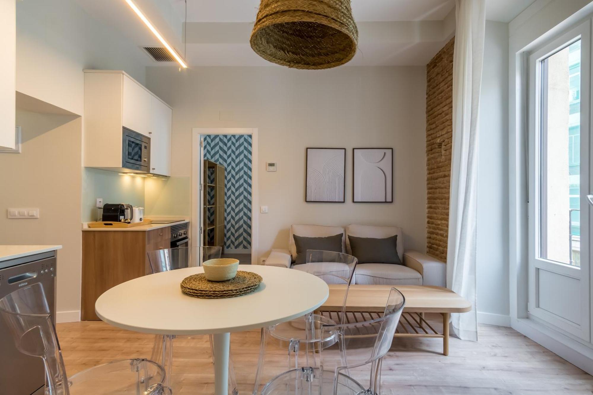 Bright Stylish - 2bedrooms 1bathroom - Sol